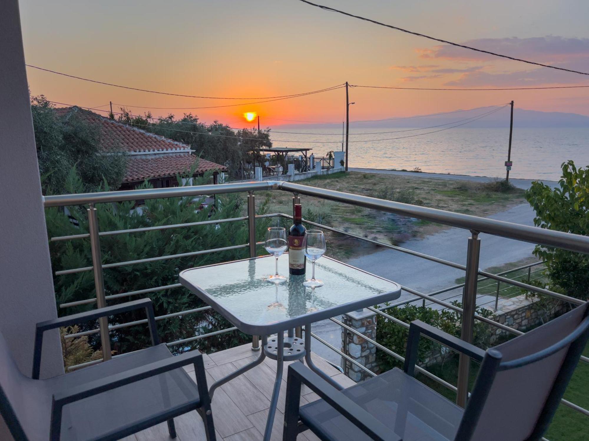 Yalos Beach Maisonettes Skala Sotiros Exterior photo