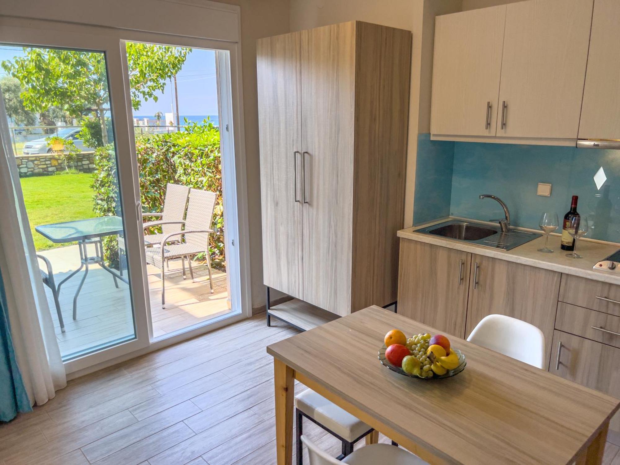 Yalos Beach Maisonettes Skala Sotiros Exterior photo