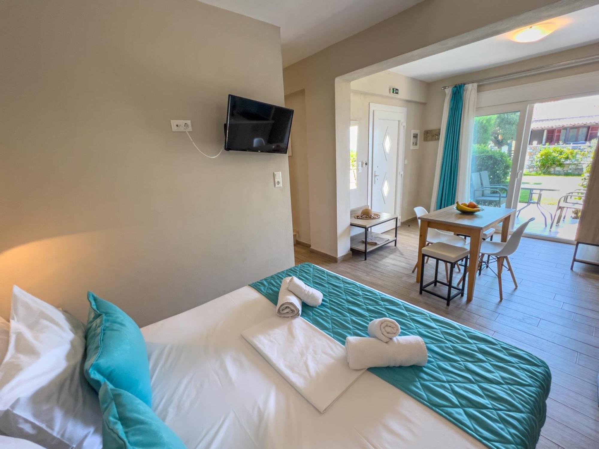 Yalos Beach Maisonettes Skala Sotiros Exterior photo